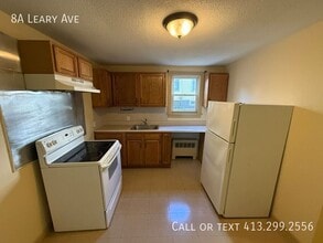8 Leary Ave in Chicopee, MA - Building Photo - Building Photo