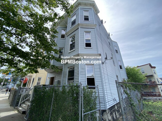 139 Bowdoin St, Unit Bowdoin st in Boston, MA - Building Photo - Building Photo