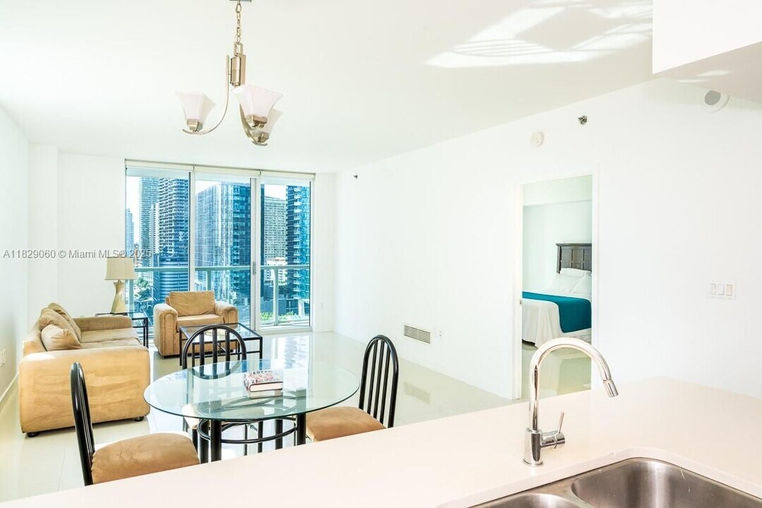 55 SE 6th St in Miami, FL - Foto de edificio