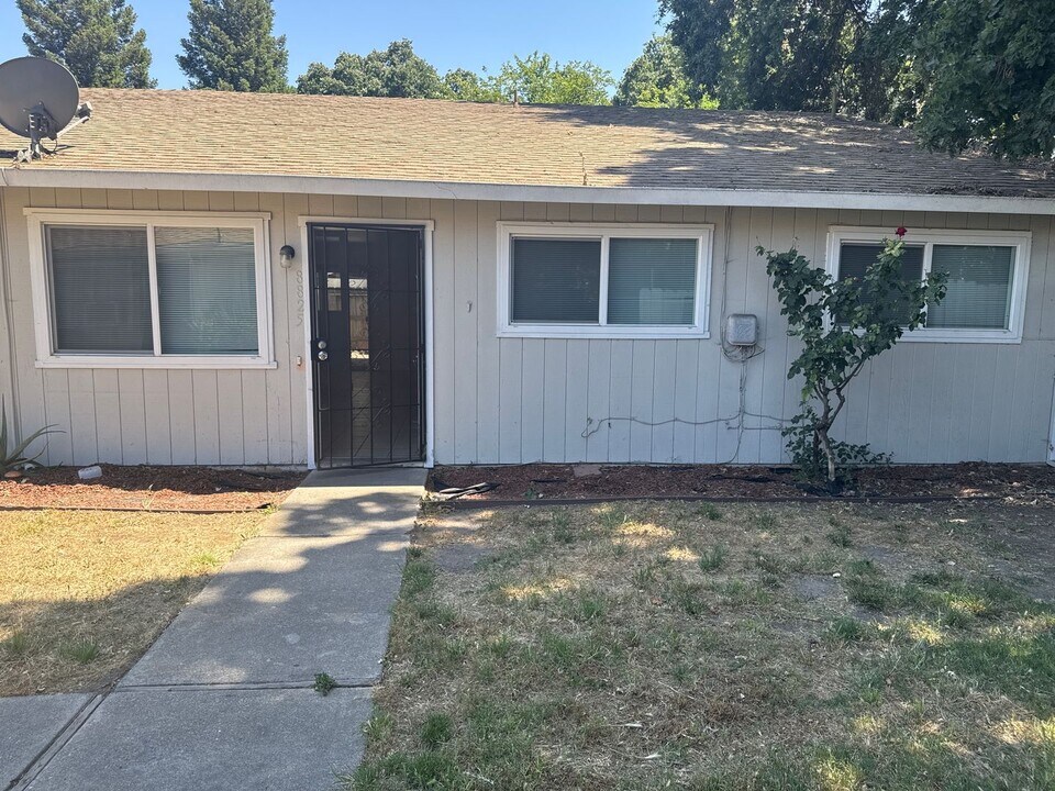 8821 Kelley Dr in Stockton, CA - Building Photo