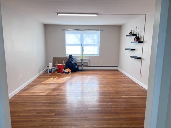 35 Montvale Ave in Woburn, MA - Foto de edificio - Building Photo