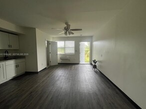 467 NW 8th St in Miami, FL - Building Photo - Building Photo