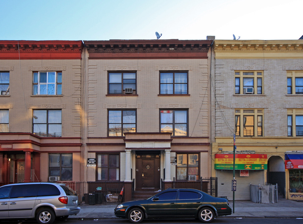 445 Rogers Ave in Brooklyn, NY - Building Photo