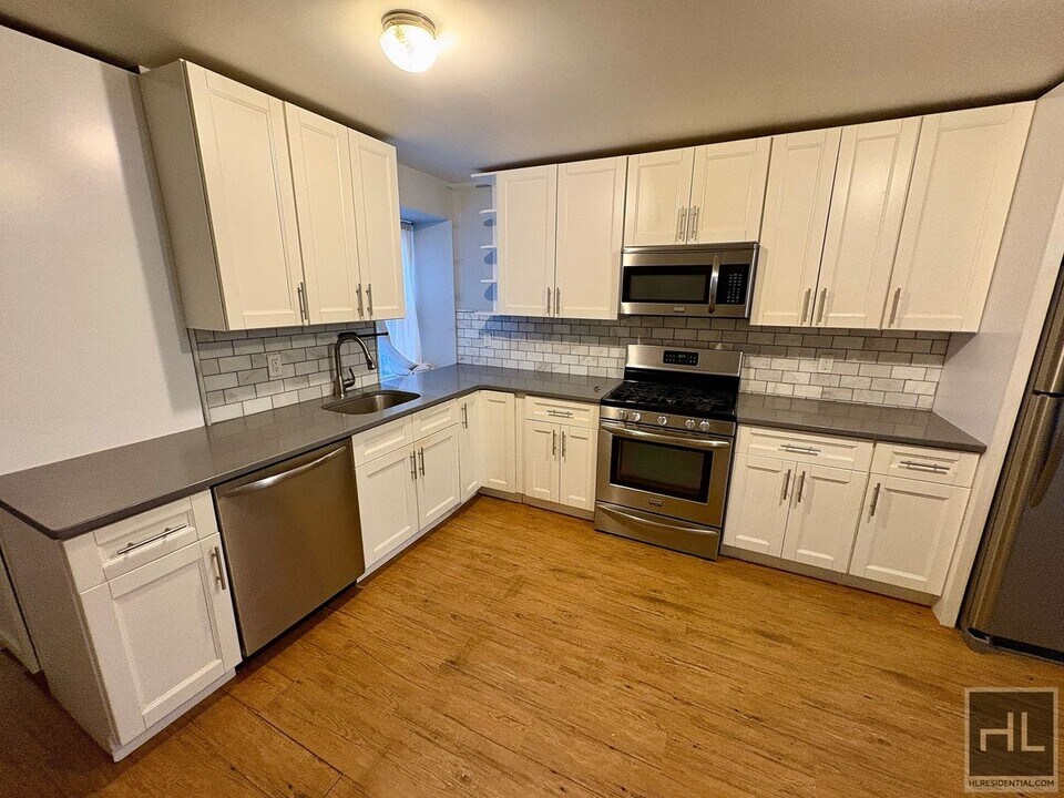 ALEXANDER AVENUE, BRONX in Bronx, NY - Building Photo