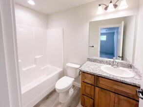 4750 Gebhard Rd in Central Point, OR - Building Photo - Building Photo