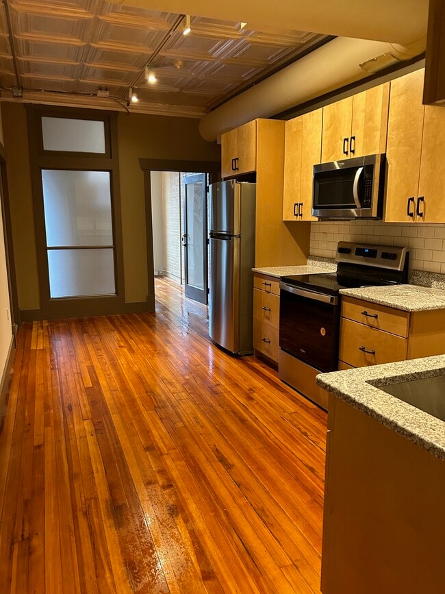 98 Main St, Unit 2nd Fl in Northampton, MA - Building Photo - Building Photo
