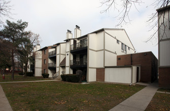 Sherobee Glen in Mississauga, ON - Building Photo - Building Photo