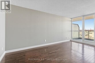 225 Sherway Gardens Rd in Toronto, ON - Building Photo - Building Photo