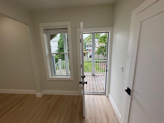 47 Brackett St, Unit 1 in Boston, MA - Building Photo - Building Photo
