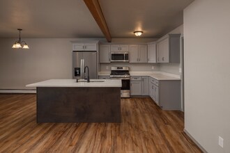 530 S Lake St-Unit -B in Wasilla, AK - Building Photo - Building Photo