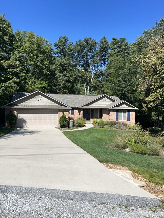 40 Brooks Ln in Crossville, TN - Foto de edificio