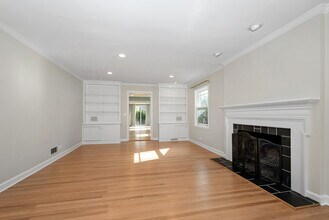 312 W Hickory St in Hinsdale, IL - Building Photo - Building Photo