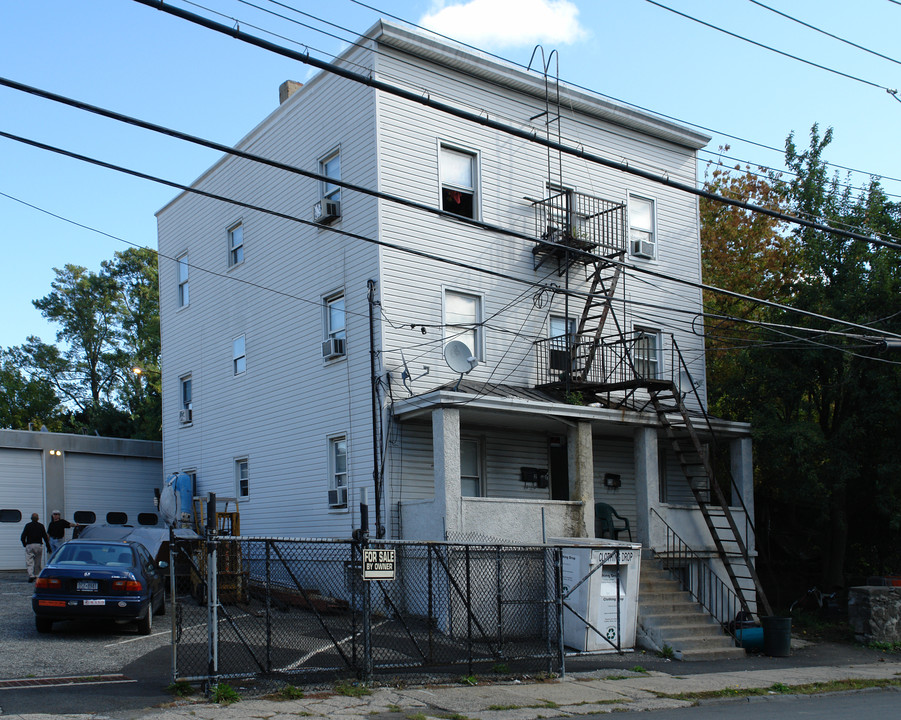 51 Purdy Ave in Port Chester, NY - Foto de edificio