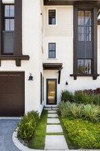 7496 SW 100th St in Pinecrest, FL - Building Photo - Building Photo