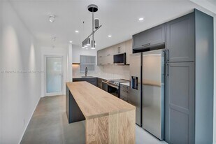 54 Isle of Venice Dr in Fort Lauderdale, FL - Building Photo