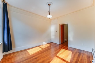 200 Grand St in Hoboken, NJ - Building Photo - Building Photo