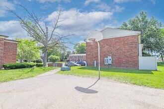 319 Blair Ct in Louisville, KY - Building Photo - Building Photo