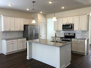 160 Gregory Dr in Clayton, NC - Foto de edificio - Building Photo