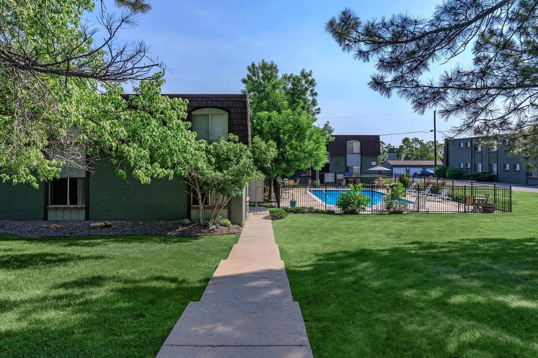 Green Mountain Apartments in Lakewood, CO - Building Photo