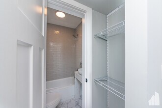 503 W Belmont Ave in Chicago, IL - Building Photo - Building Photo