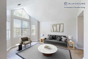 1 Arboretum Way in Burlington, MA - Building Photo