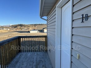 279 Country Club Pkwy in Spring Creek, NV - Foto de edificio - Building Photo