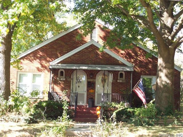 1800 Washington Street in Highland, IL - Foto de edificio