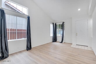 663 Avenida Magdalena in Camarillo, CA - Building Photo - Building Photo