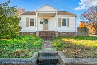 8207 Tidewater Dr in Norfolk, VA - Building Photo - Building Photo