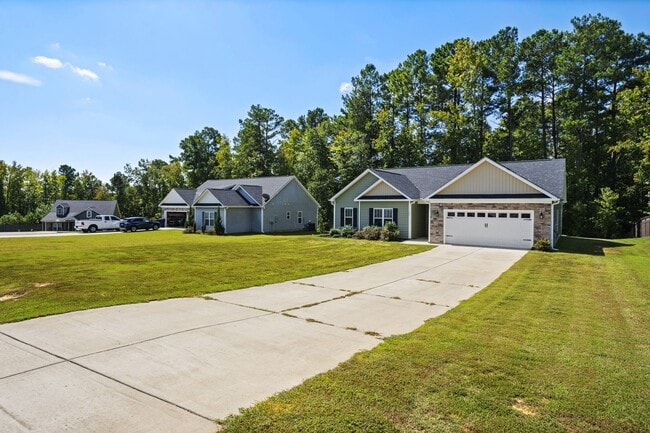 207 Southwick Ct in Sanford, NC - Building Photo - Building Photo