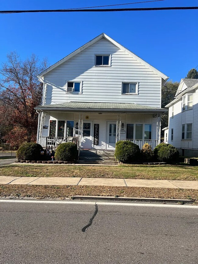 148 E State St, Unit 148 in Larksville, PA - Foto de edificio - Building Photo