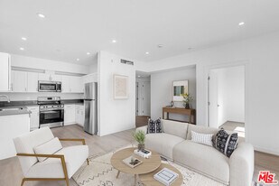 1227 N Berendo St in Los Angeles, CA - Building Photo