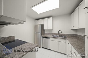 722 S. Broadway in Redondo Beach, CA - Building Photo