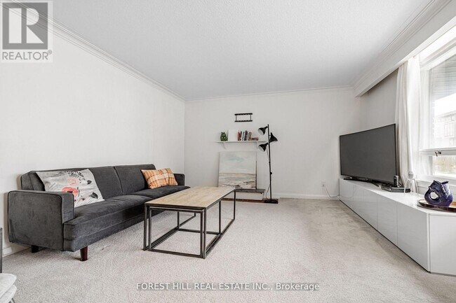 11 Greenbriar Rd in Toronto, ON - Building Photo - Building Photo
