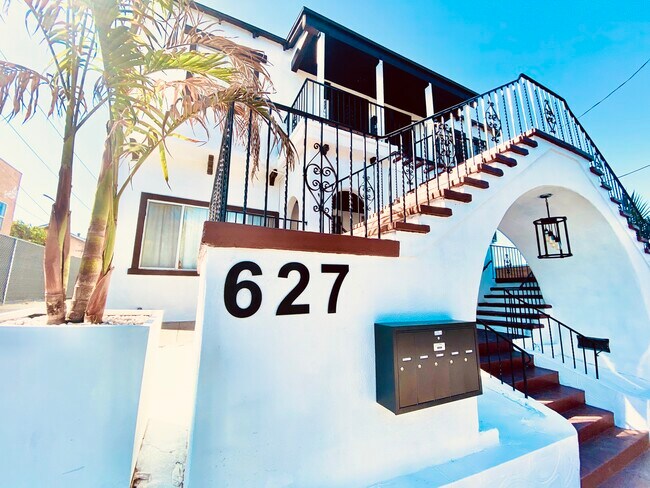 627 Brittania St in Los Angeles, CA - Foto de edificio - Building Photo