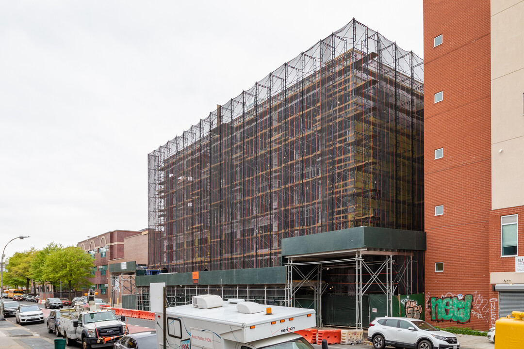 2001 Nostrand Ave in Brooklyn, NY - Building Photo