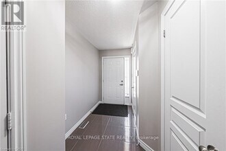 35 Charleswood Cres in Hamilton, ON - Building Photo - Building Photo