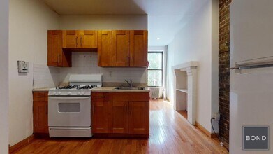 772 9th Ave in New York, NY - Building Photo - Building Photo