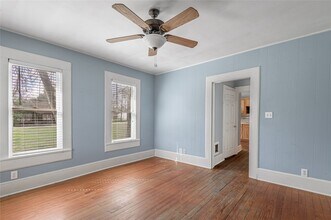 254 S Railroad St in Trinity, TX - Foto de edificio - Building Photo