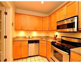 615 Massachusetts Ave, Unit 1 in Boston, MA - Building Photo - Building Photo
