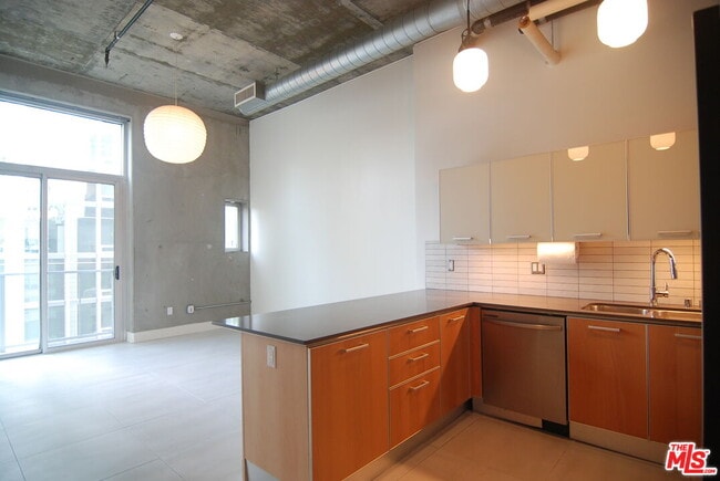 property at 645 W 9th St