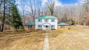 228 Newcomb Dr in Madison Heights, VA - Building Photo