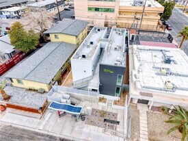 304 S Maryland Pkwy in Las Vegas, NV - Building Photo