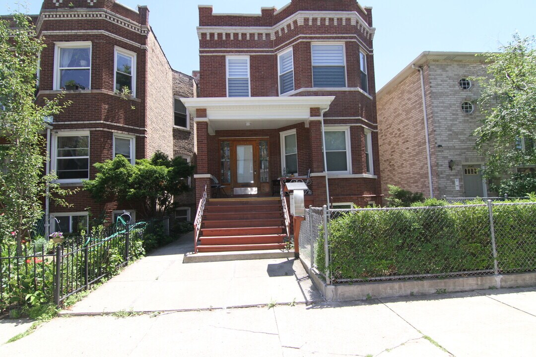 3049 N Davlin Ct in Chicago, IL - Foto de edificio