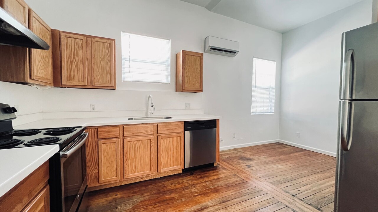 1113 E 2nd St in Austin, TX - Building Photo
