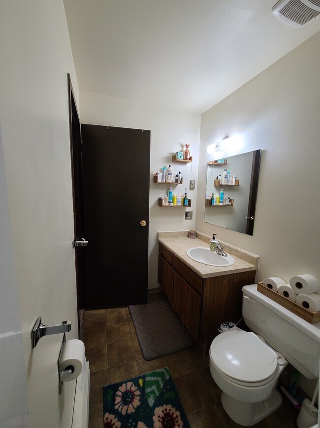 81 1 Ave SW in Salmon Arm, BC - Building Photo - Building Photo