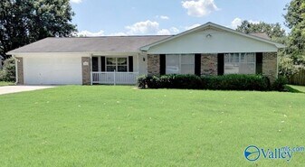 1200 SE Maebeth Cir in Huntsville, AL - Building Photo