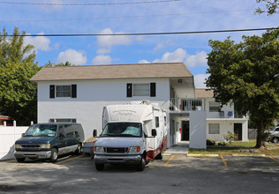 3451 NE 11th Ave in Oakland Park, FL - Building Photo - Building Photo