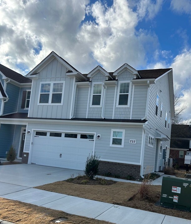 727 Flatrock Ln in Chesapeake, VA - Building Photo