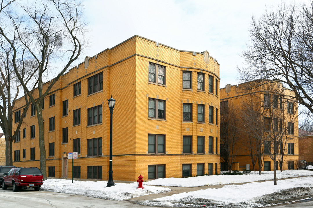 The Carlisle in Evanston, IL - Building Photo